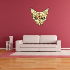 Tête de chat ornée d'arabesques
