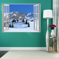 Fen&ecirc;tre avec vue sur une montagne enneig&eacute;e