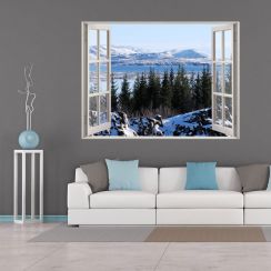 Fen&ecirc;tre avec vue sur un lac de montagne
