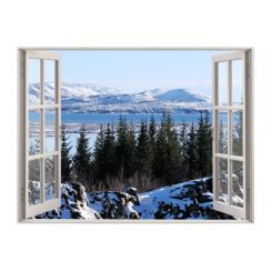 Fen&ecirc;tre avec vue sur un lac de montagne