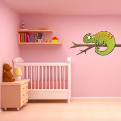 Cam&eacute;l&eacute;on pos&eacute; sur une branche